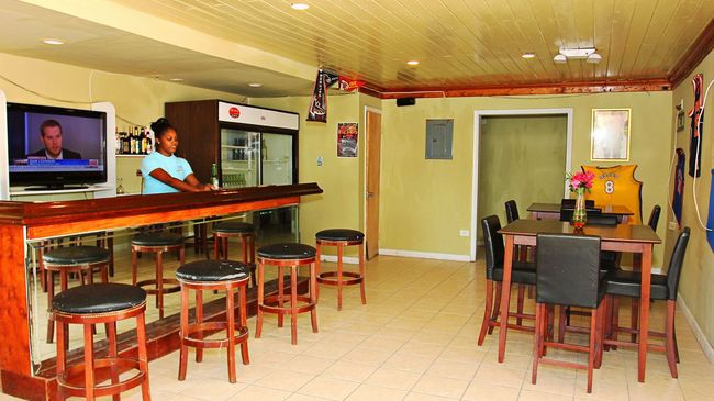 Two Turtles Resort Bahamas George Town Restaurant bilde